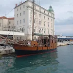 Lorenzzo Diocletian's Palazzo Storico 4* Сплит