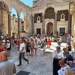 Lorenzzo Diocletian's Palazzo Storico Сплит
