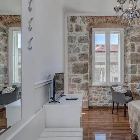Otel Lorenzzo Diocletian's Palazzo Storico 4*