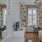 Отель Lorenzzo Diocletian's Palazzo Storico 4*