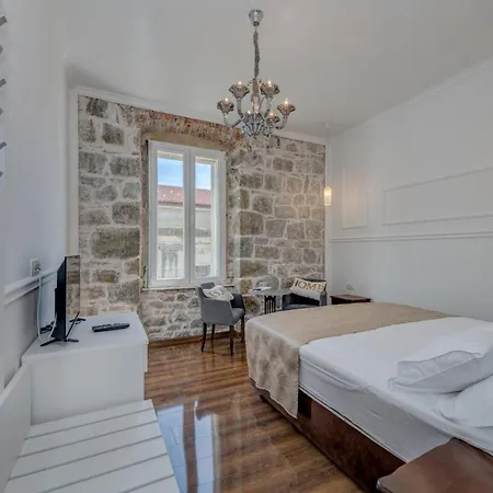 Lorenzzo Diocletian's Palazzo Storico Hotel