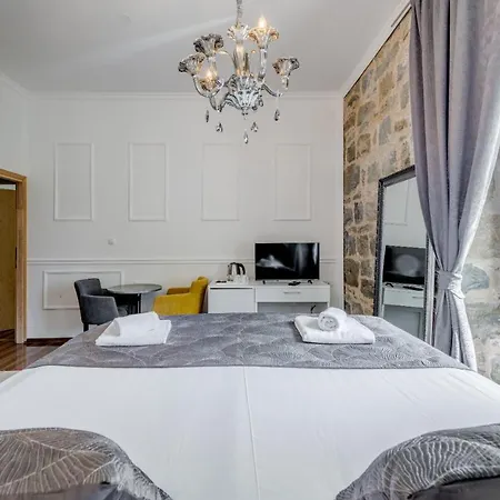 Готель Lorenzzo Diocletian's Palazzo Storico Спліт