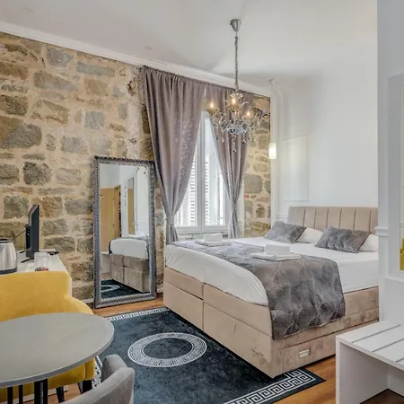 Готель Lorenzzo Diocletian's Palazzo Storico Спліт