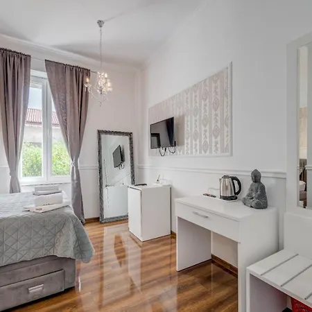 Готель Lorenzzo Diocletian's Palazzo Storico Спліт