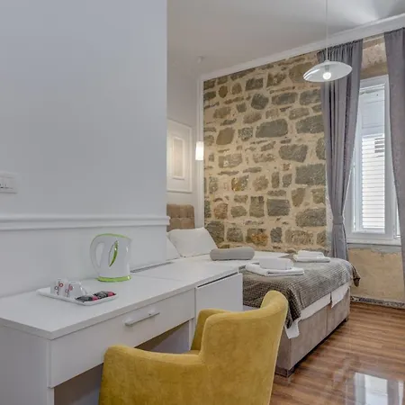 Lorenzzo Diocletian's Palazzo Storico Готель