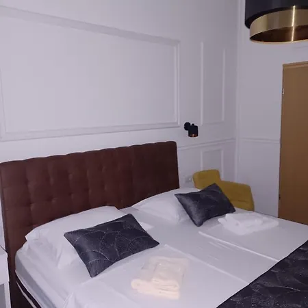 Lorenzzo Diocletian's Palazzo Storico Готель