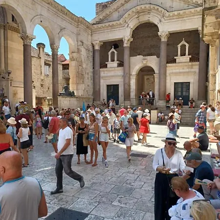 Lorenzzo Diocletian's Palazzo Storico Σπλιτ